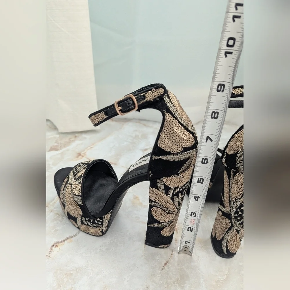 Steve Madden Woman's Black and Gold Hight Heels Shoes Size 7.5 M